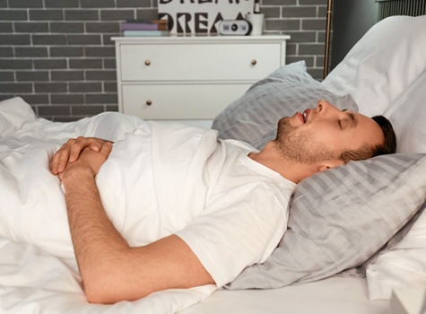 Man with obstructive sleep apnea in Dallas